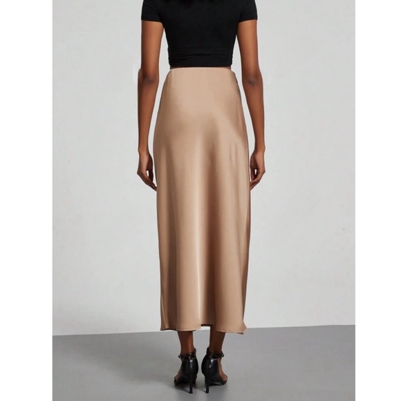 Satin Chic midi skirt in Olive Green - Picture 11 of 16